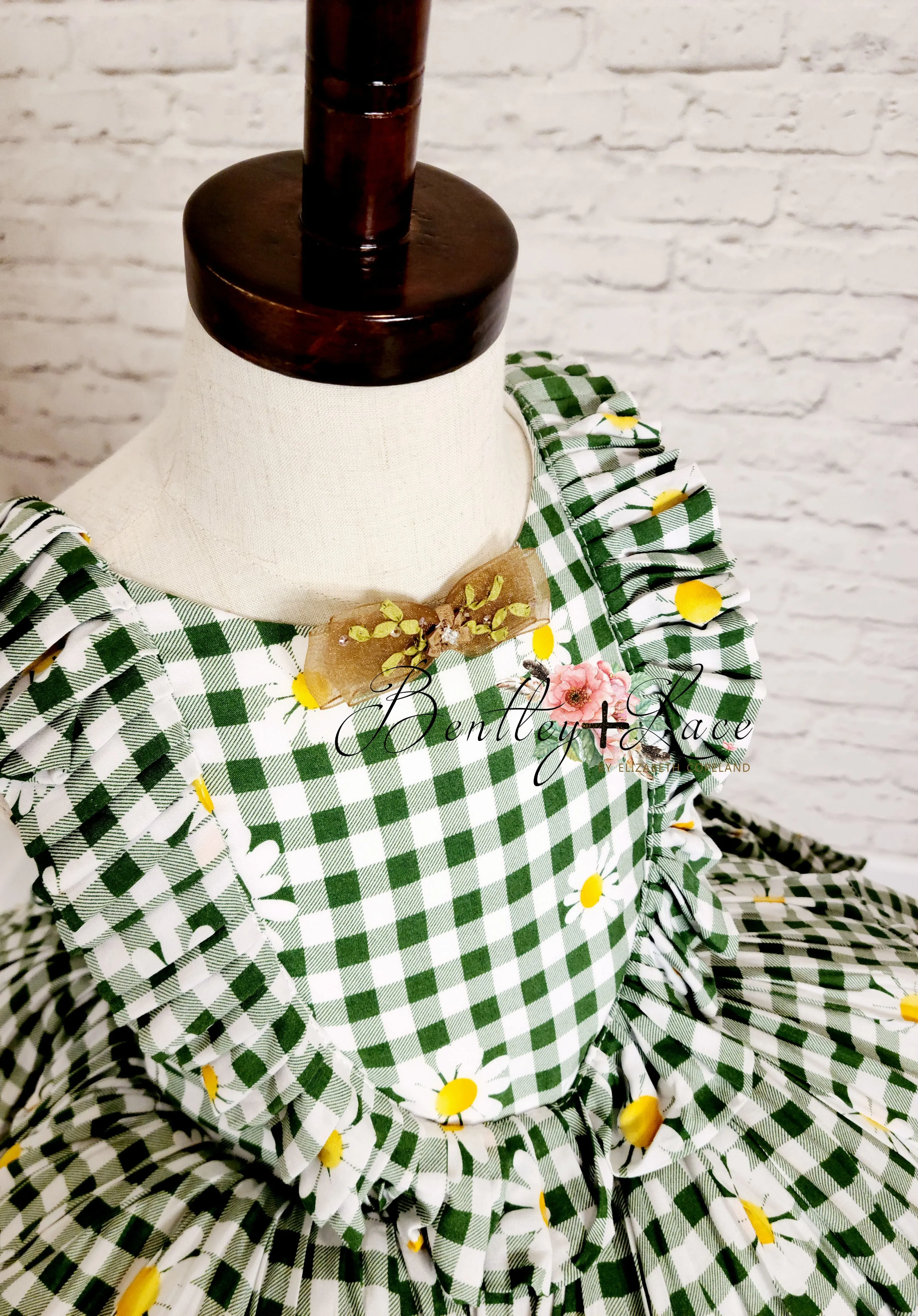 "Blooming Spring in Green" Vintage Petal Ruffles (4 Year-Petite 5 Year)
